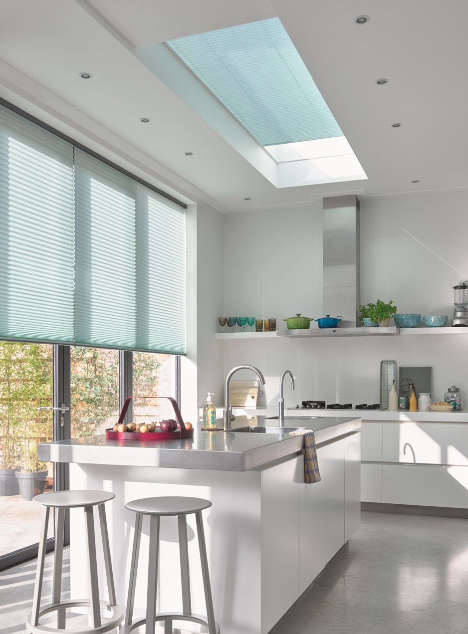 Plissee, Küche, hell blau, Luxaflex-Germania